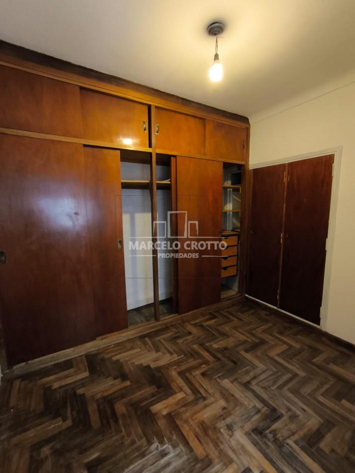 ALQUILER VIVIENDA CASA 3 AMBIENTES CON PATIO Y ESPACIO DE COCHERA DESCUBIERTO ZONA DON BOSCO Y AYACUCHO