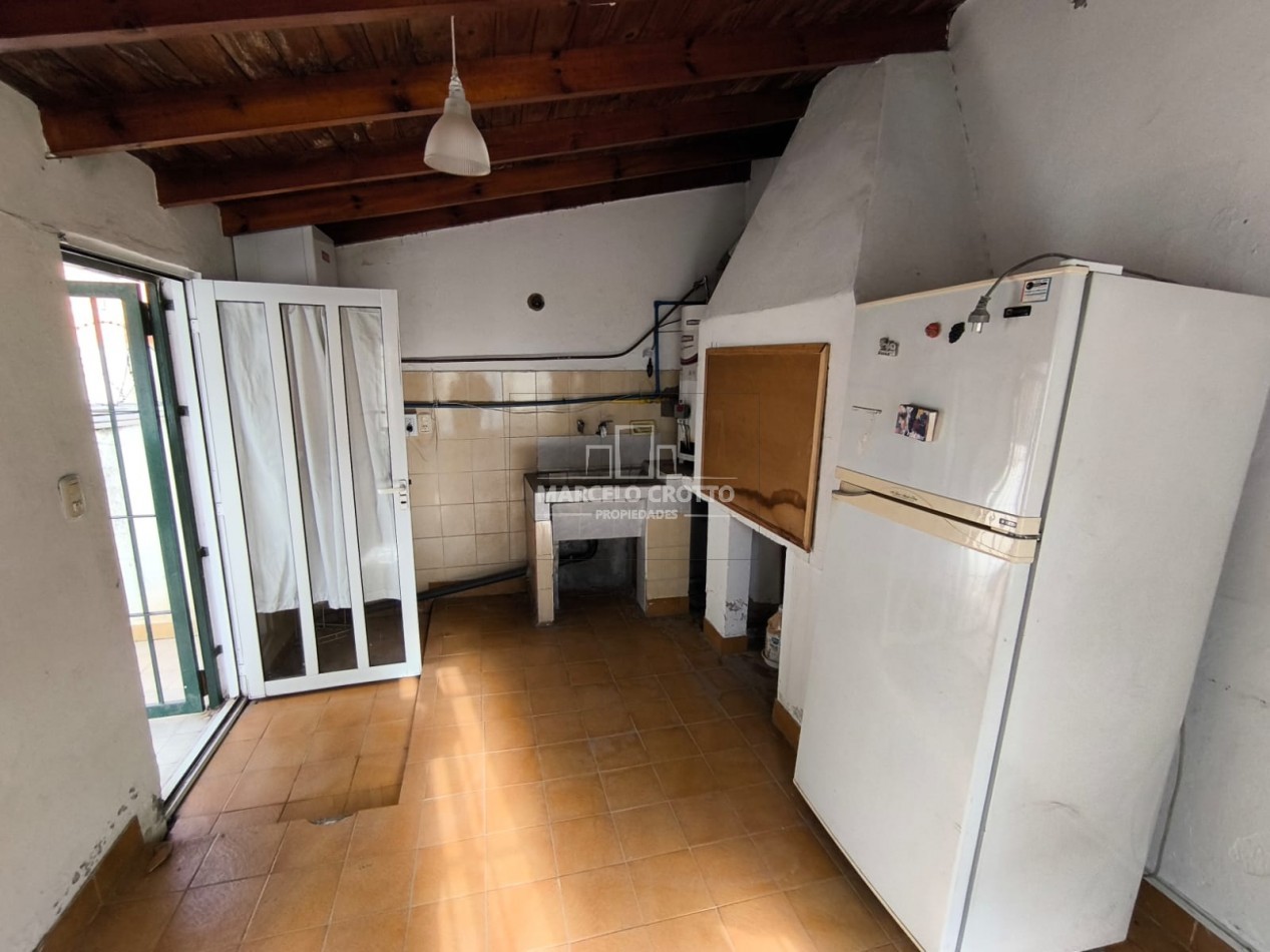 ALQUILER VIVIENDA 24 MESES CHALET 3 AMTIENTES CON PATIO Y QUINCHO EN PLANTA ALTA ZONA MALVINAS Y LIBERTAD
