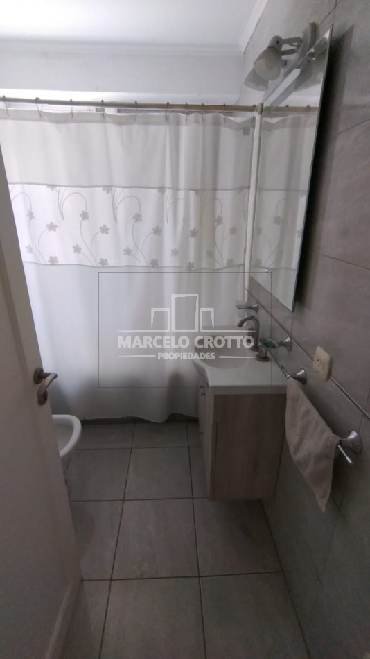 VENTA DE PH 3 AMBIENTES A LA CALLE CON PATIO BARRIO MACROCENTRO