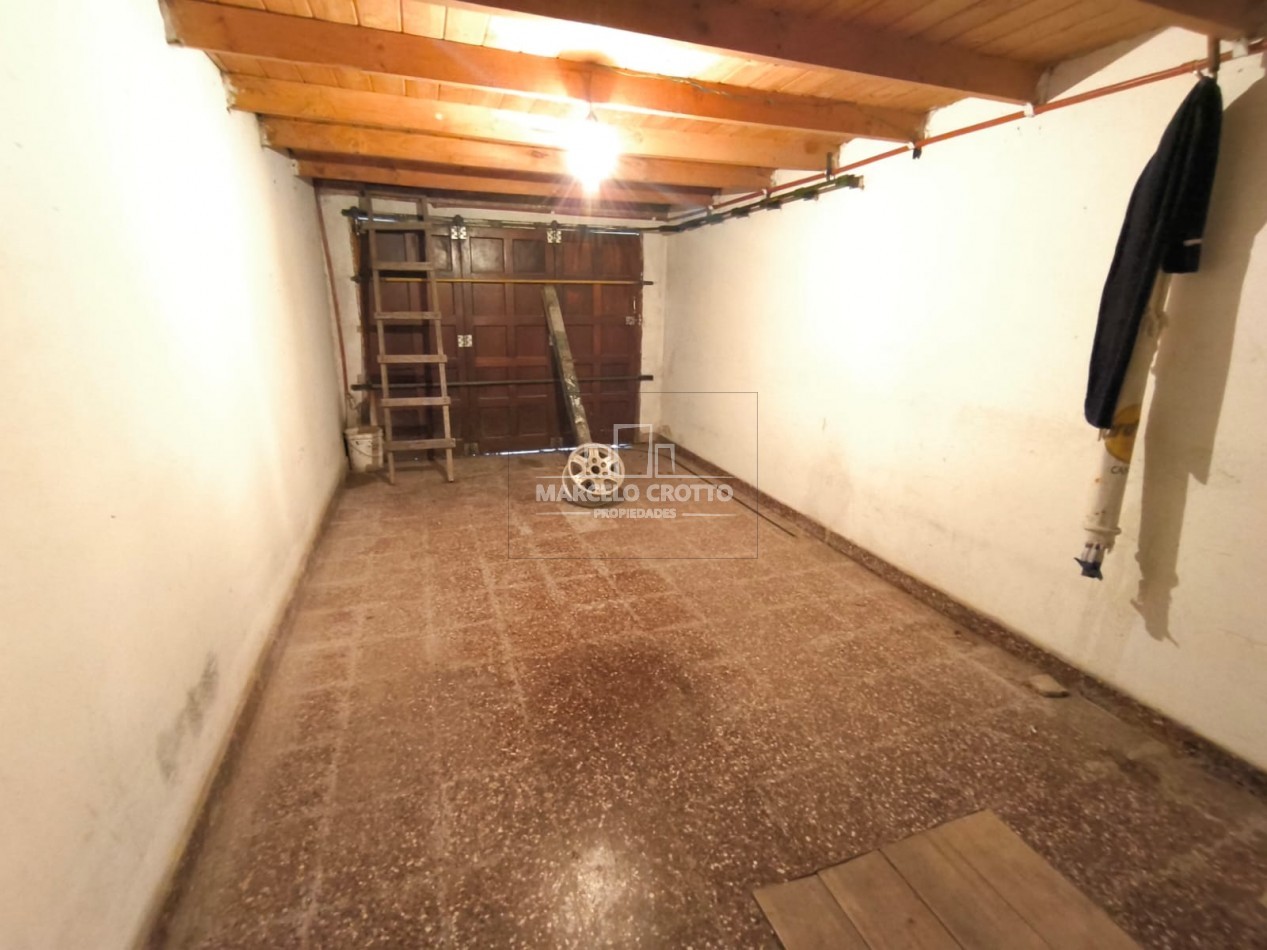 CHALET 4 AMBIENTES CON GALERIA, GARAGE Y PARQUE