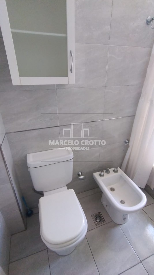 VENTA DE PH 3 AMBIENTES A LA CALLE CON PATIO BARRIO MACROCENTRO