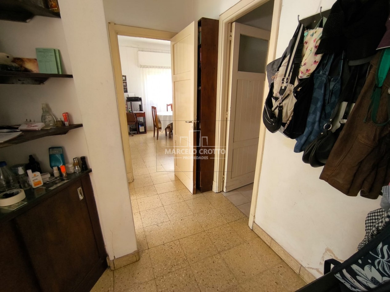 VENTA DE CASA EN  PH PLANTA BAJA (SOLO 2 UNIDADES) 4 AMBIENTES GARAGE Y PATIO, BARRIO LA PERLA