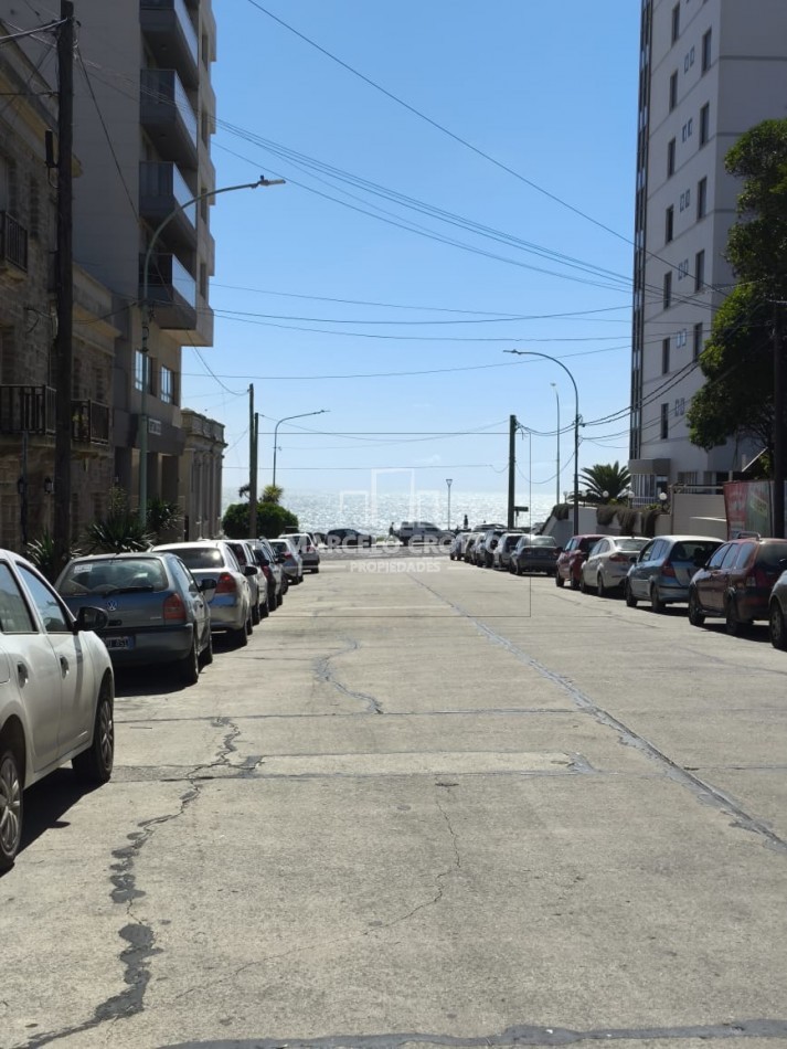 VENTA DE CASA EN  PH PLANTA BAJA (SOLO 2 UNIDADES) 4 AMBIENTES GARAGE Y PATIO, BARRIO LA PERLA