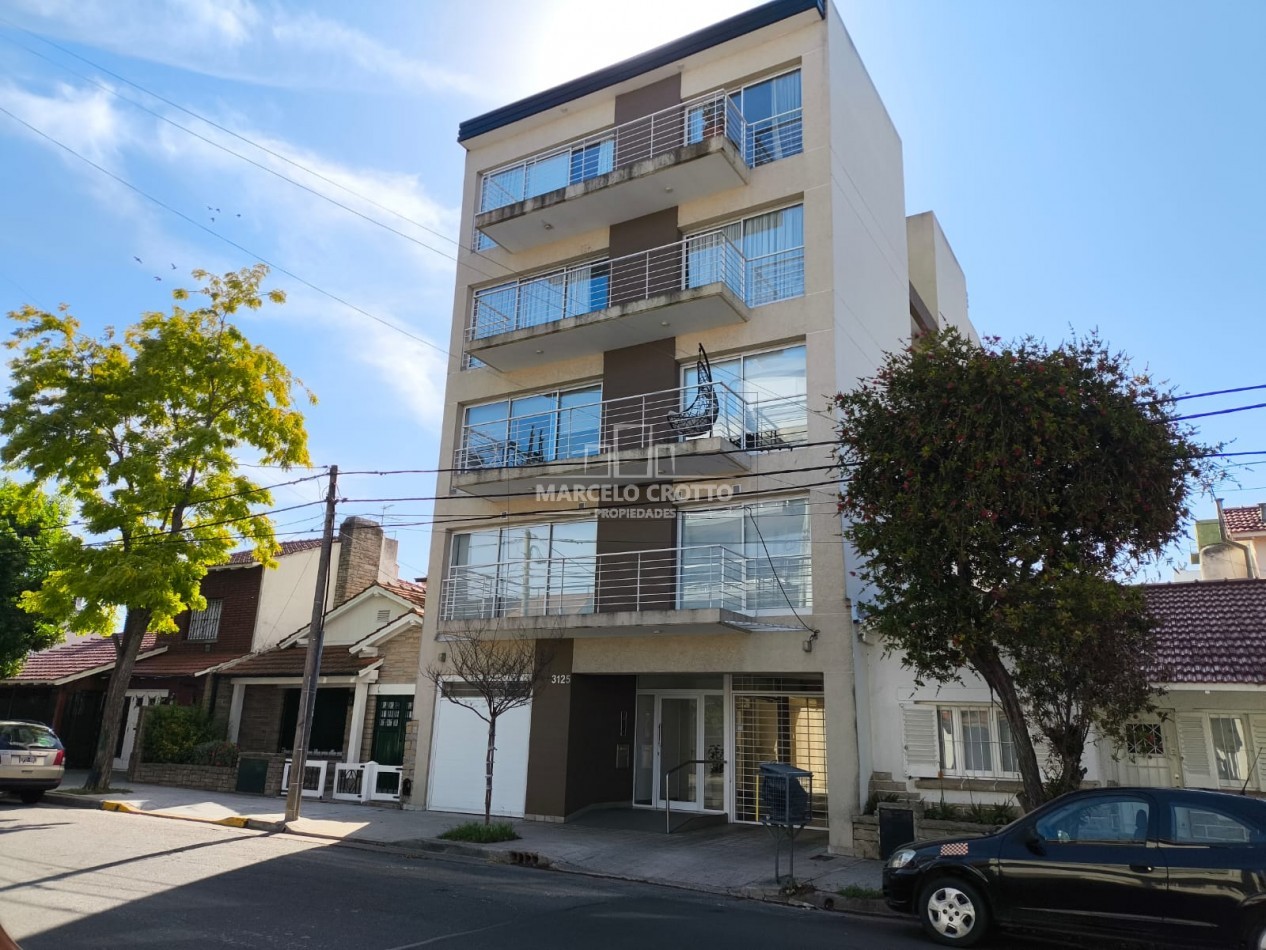 ALQUILER DEPARTAMENTO SEMIPISO 2 AMBIENTES CON BALCON CORRIDO A LA CALLE Y COCHERA, BARRIO CHAUVIN