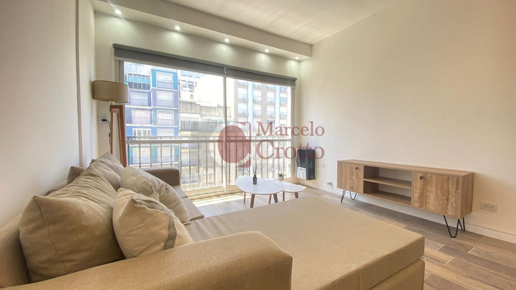 VENTA DEPARTAMENTO 3 Ambientes con balcon reciclado amoblado y decorado