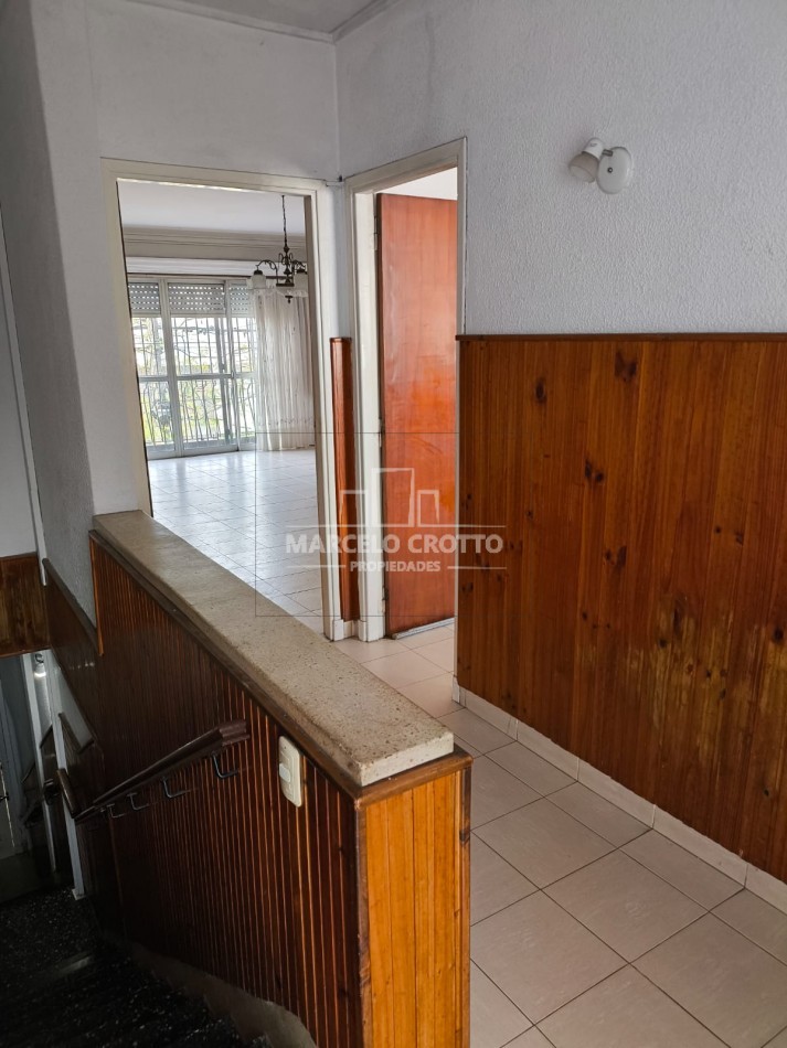 ALQUILER VIVIENDA 24 MESES CHALET 3 AMTIENTES CON PATIO Y QUINCHO EN PLANTA ALTA ZONA MALVINAS Y LIBERTAD