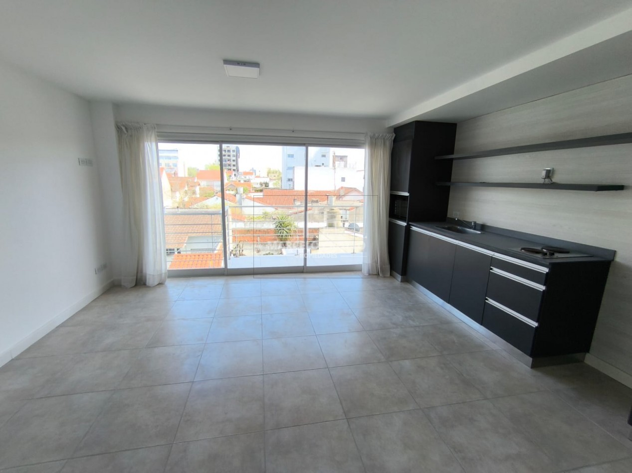 ALQUILER VIVIENDA DEPARTAMENTO 2 AMBIENTES AMPLIO LUMINOSO CON COCHERA
