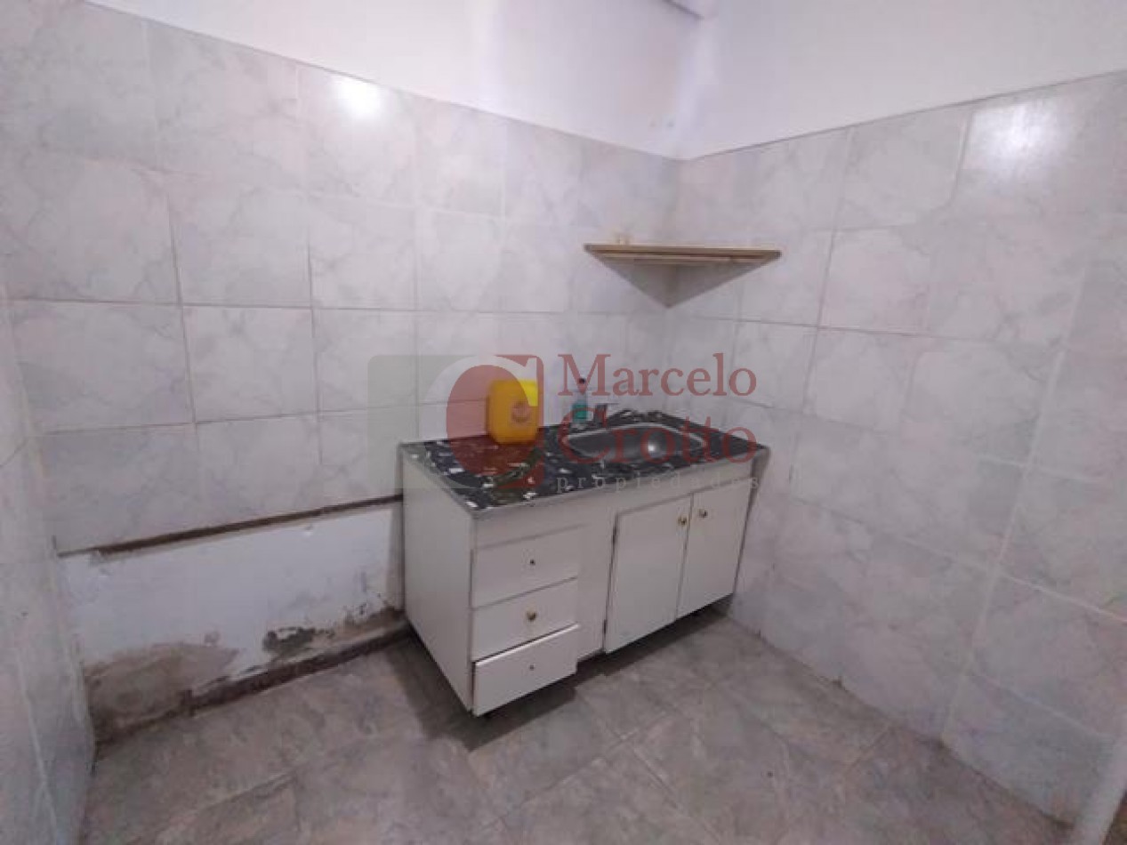 VENTA LOCAL ZONA 12 DE OCTUBRE Y CERRITO 170 MTS2. DIVIDIDO EN 2 LOCALES