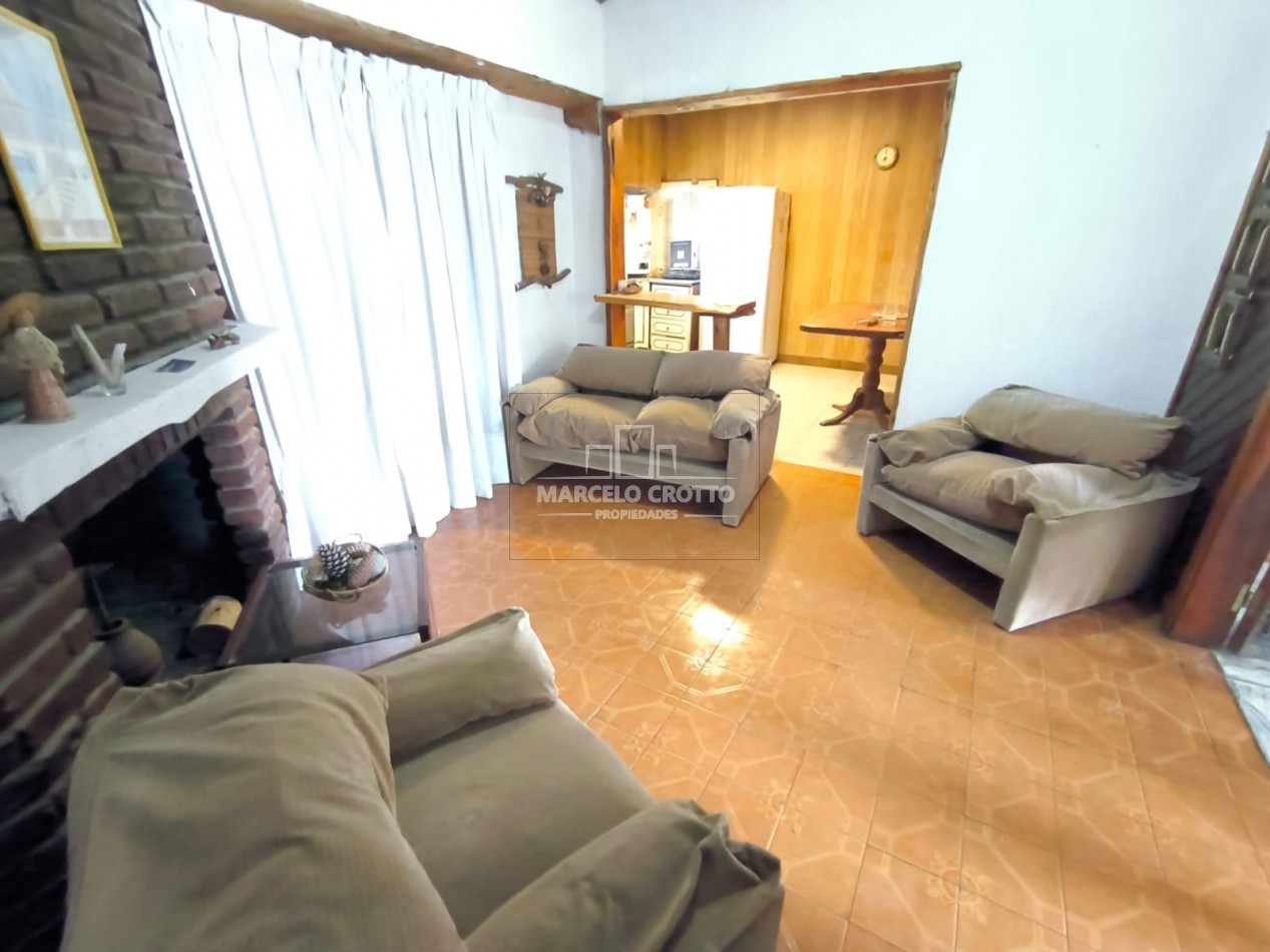CHALET 4 AMBIENTES CON GALERIA, GARAGE Y PARQUE