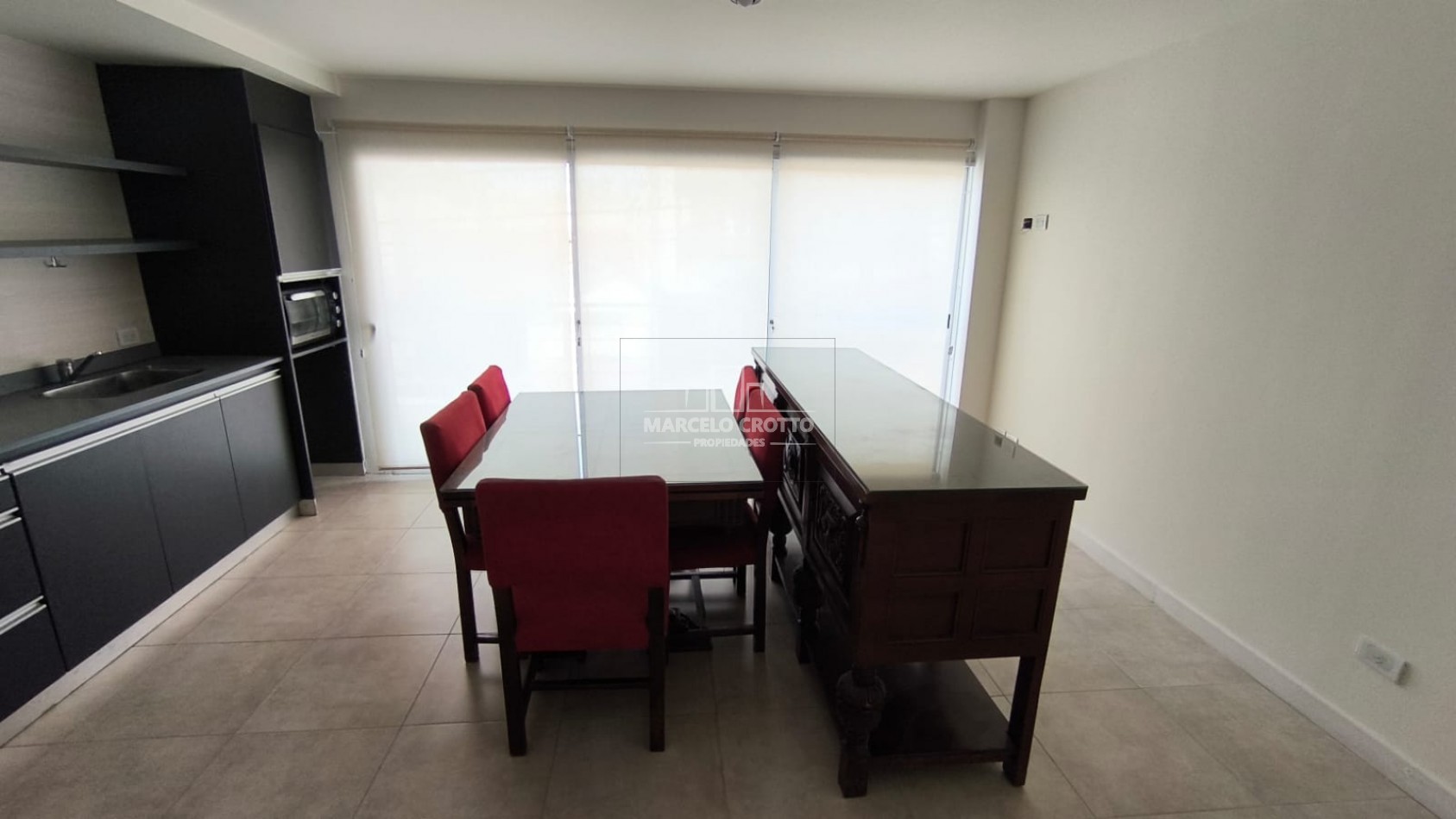 SEMIPISO DE 2 AMBIENTES CON BALCON A LA CALLE Y COCHERA BARRIO CHAUVIN