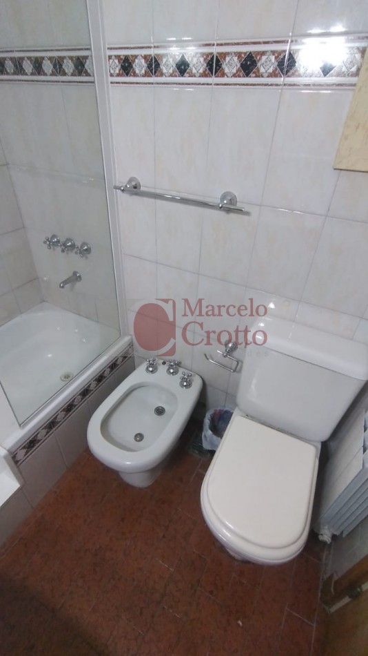 VENTA PH 4 AMBIENTES 3 BAÑLOS PLANTA BAJA CON GARAGE Y QUINCHO A UNA CUADRA DE JUAN B. JUSTO