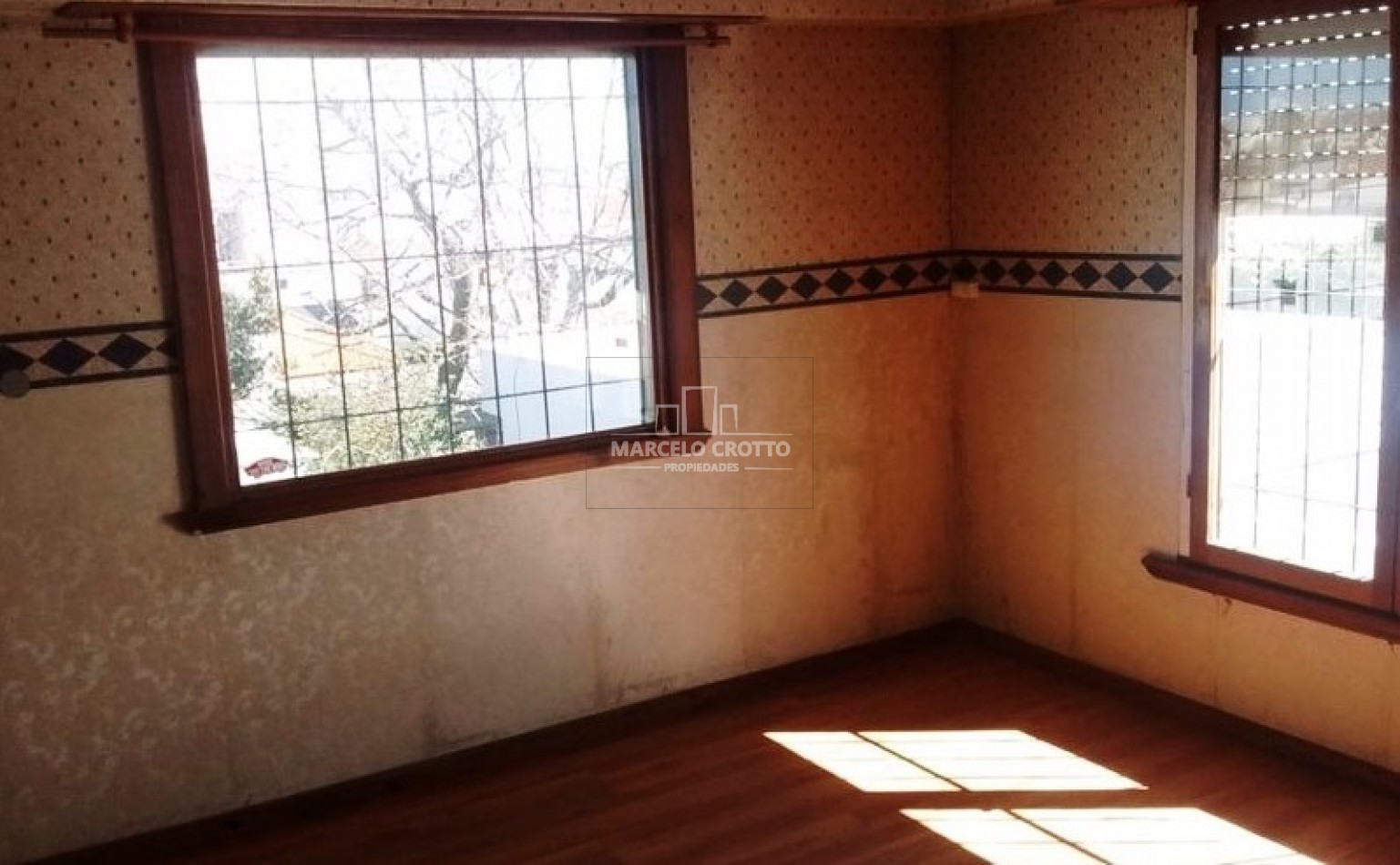VENTA CHALET 5 AMBIENTES GARAGE DOBLE PARQUE Y QUNCHO BARRIO SAN CARLOS