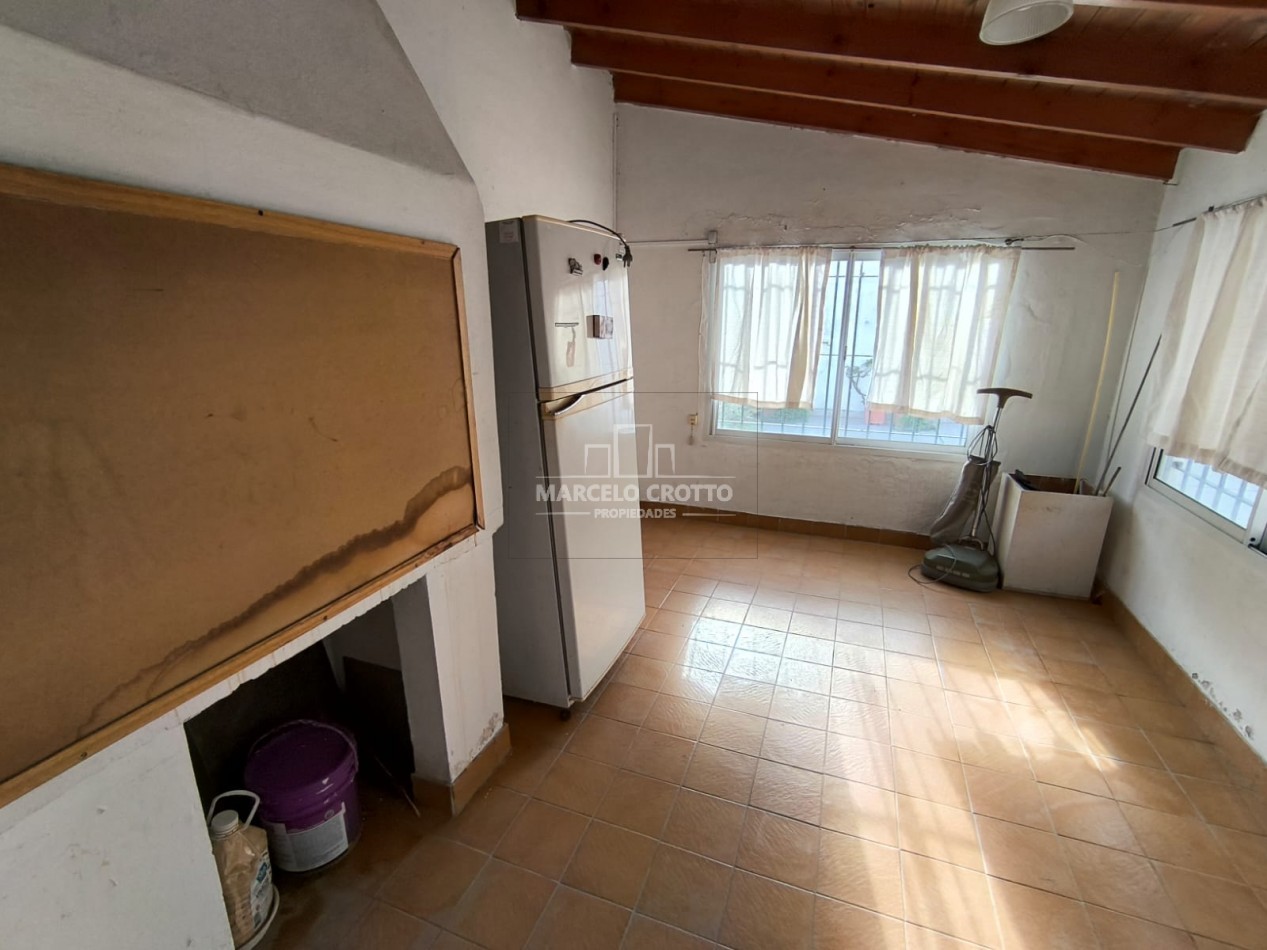 ALQUILER VIVIENDA 24 MESES CHALET 3 AMTIENTES CON PATIO Y QUINCHO EN PLANTA ALTA ZONA MALVINAS Y LIBERTAD