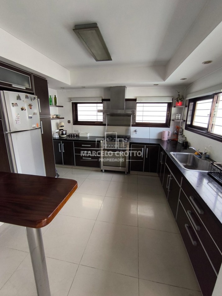 VENTA CHALET 5 AMBIENTES O MAS GARAGE PARQUE PATIO DEPENDENCIAS BARRIO DON BOSCO