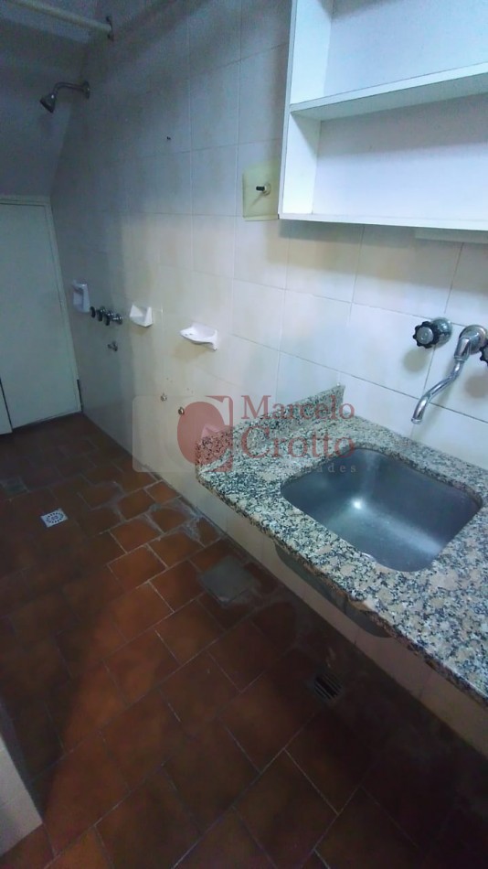 VENTA PH 4 AMBIENTES 3 BAÑLOS PLANTA BAJA CON GARAGE Y QUINCHO A UNA CUADRA DE JUAN B. JUSTO