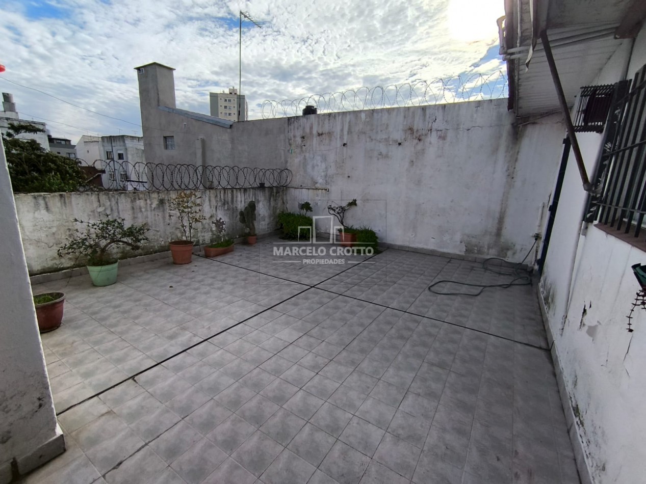 ALQUILER VIVIENDA 24 MESES CHALET 3 AMTIENTES CON PATIO Y QUINCHO EN PLANTA ALTA ZONA MALVINAS Y LIBERTAD