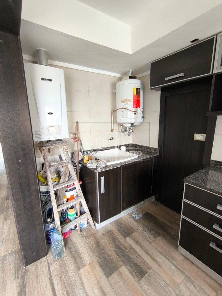 VENTA DEPARTAMENTO 2 AMBIENTES CON BALCON A LA CALLE DEPENDENCIA Y COCHERA CUBIERTA BARRIO SAN JOSE