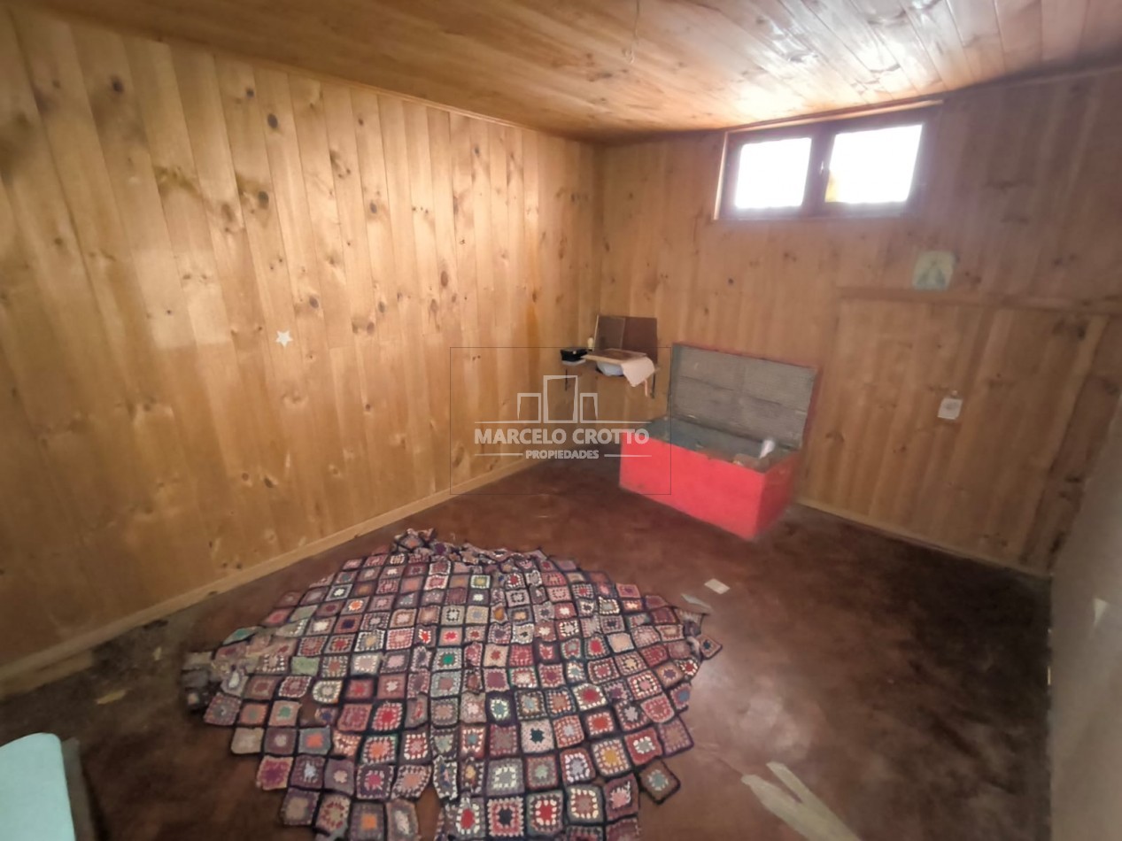 CHALET 4 AMBIENTES CON GALERIA, GARAGE Y PARQUE