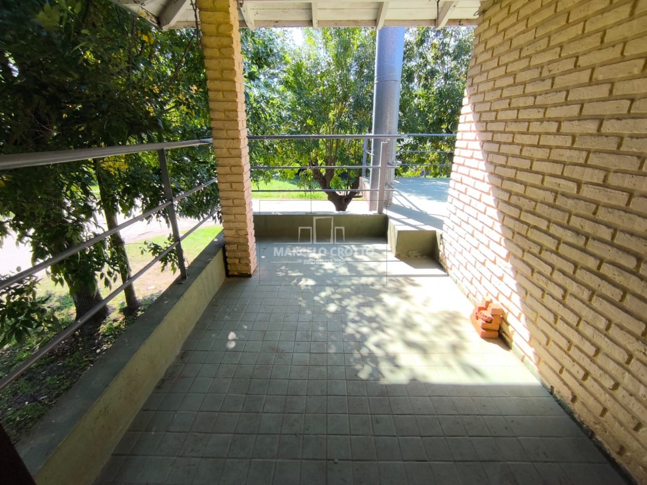 ALQUILER DE CASA 4 AMBIENTES CON GARAGE PARRILLA Y PATIO