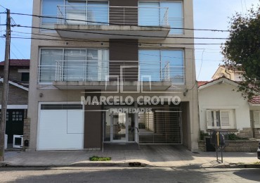 SEMIPISO DE 2 AMBIENTES CON BALCON A LA CALLE Y COCHERA BARRIO CHAUVIN