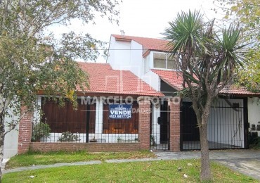 VENTA CHALET 5 AMBIENTES GARAGE DOBLE PARQUE Y QUNCHO BARRIO SAN CARLOS