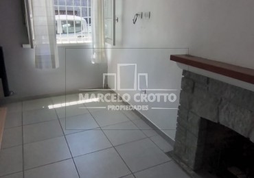 VENTA DE PH 3 AMBIENTES A LA CALLE CON PATIO BARRIO MACROCENTRO