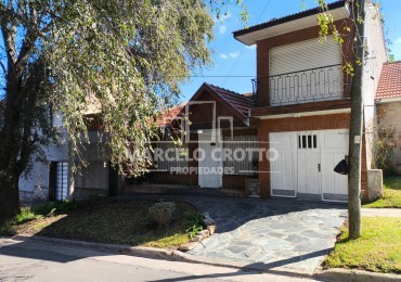 ALQUILER CHALET 3 AMBIENTES CON GARAGE + DEPARTAMENTO 2 AMBIENTES BARRIO SAN CARLOS