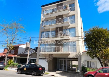 ALQUILER VIVIENDA DEPARTAMENTO 2 AMBIENTES AMPLIO LUMINOSO CON COCHERA